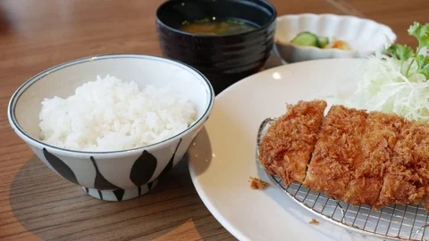Tonkatsu deep-fried pork cutlet with bowl of rice. Видео 82889533