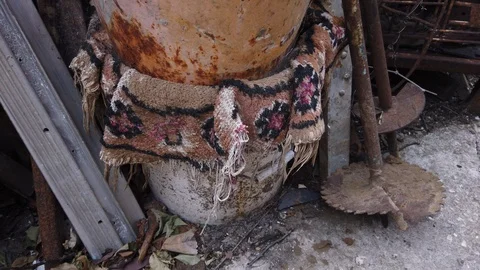 Tool for drilling in the ground. A piece of old carpet. Flower pots are old. Stock-Footage 116896609