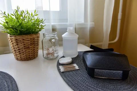 The tool for working with small objects is on the table. Magnifying lens, cot Foto stock