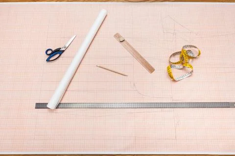 Tools to draw a clothing pattern on graph paper Fotos de archivo