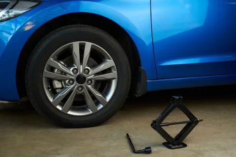 Tools for replacing car wheel 스톡 사진