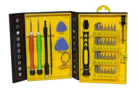 Tools set in a yellow box. bits, screwdrivers and other instruments for pre.. Foto stock