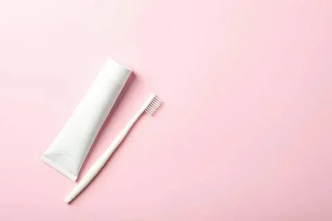 Toothbrush and toothpaste on pink background Foto stock