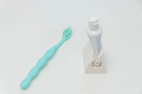 Toothbrush and toothpaste on white table 库存照片