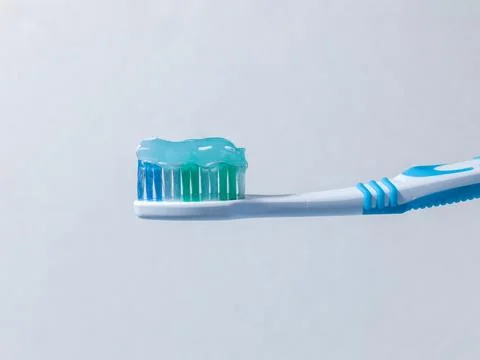Toothbrush with Blue Gel Toothpaste on White Background Stock-Fotos