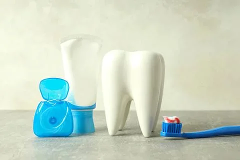 Toothbrush, toothpaste, and tooth model on bathroom counter Foto stock