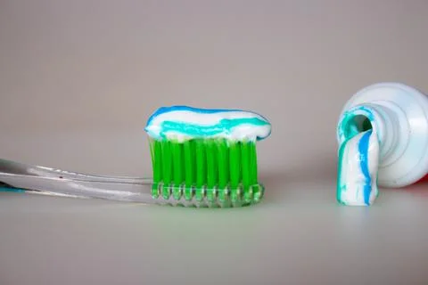 Toothbrush with toothpaste Stockfoto's