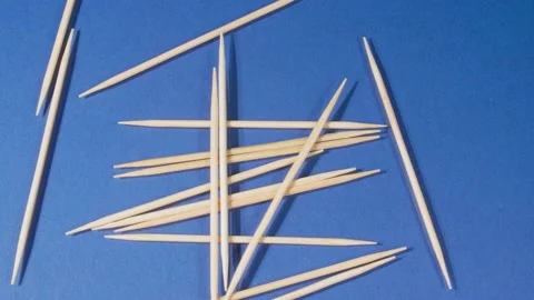 Toothpicks close up. Macro . Sharpened wooden sticks. 4K video. Blue background. Vidéo 140634468