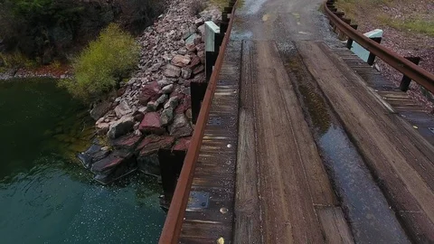 Top aerial bridge pull back shot Stockbeeldmateriaal 101614253