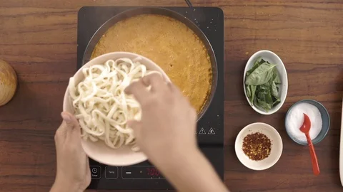 Top angle  of adding Pasta and other ingredients to Red Bell Pepper Sauce . 動画素材 79060149