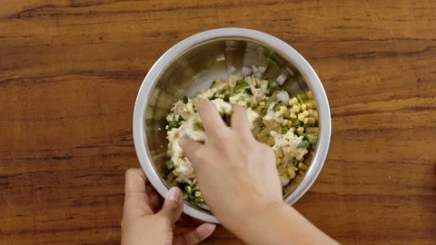 Top-angle of Flour and ingredients Getting mixed Vídeos de archivo 80455098