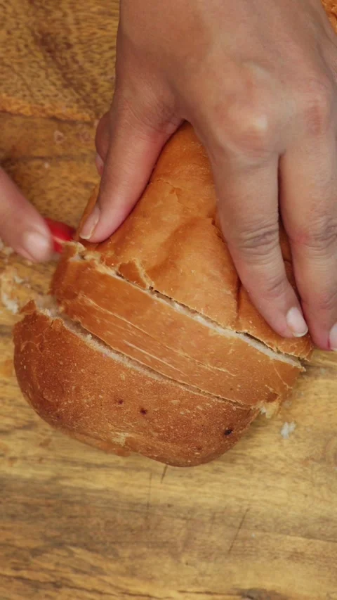 Top angle shot of cutting loaf of bread into slices on table while cooking. Stock-Footage 283361899