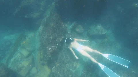 Top to bottom back view to a young asian female free diver wearing long fins whi Video stock 252953928