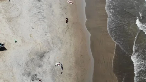 Top to Bottom View Ocean Waves Crashing onto Sandy Beach - Aerial Drone Aramb 스톡 동영상 132246248