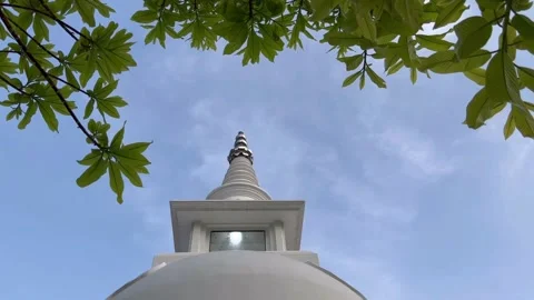 The top of a Buddhist pagoda 스톡 동영상 194433467