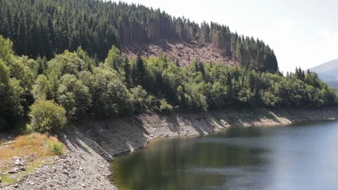 On top of the dam 库存影片 89811421