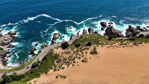 Top-Down 4K Aerial Drone Footage of Road Between Sand Dunes and Sea Vídeos de archivo 318639691