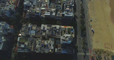 Top-down aerial of beach-side road and buildings in Rio de Janeiro, Brazil Vídeo Stock 126114040
