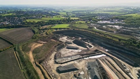 Top down aerial clip of a large open cast mine, quarry. Stockbeeldmateriaal 236163390