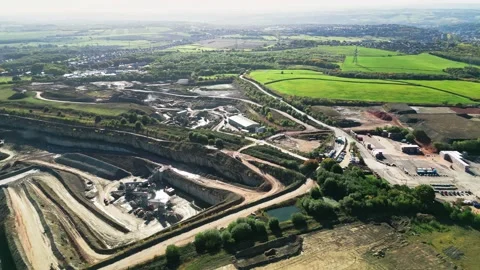 Top down aerial clip of a large open cast mine, quarry. 库存影片 236163497