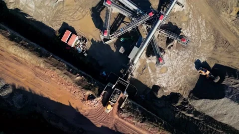 Top down aerial clip of a large open cast mine, quarry. Stockbeeldmateriaal 236163531