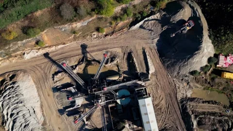 Top down aerial clip of a large open cast mine, quarry. Vidéo 236163600