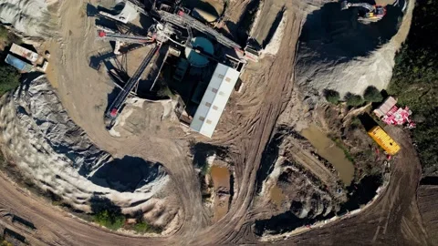 Top down aerial clip of a large open cast mine, quarry. Vidéo 236163625