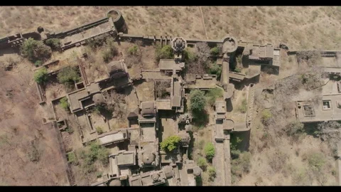 Top Down Aerial Drone View of Abandoned Fort Village Ruins in Rajasthan India 4K Vídeos de archivo 344645658