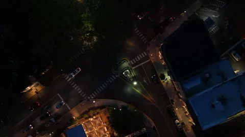 Top down aerial orbit above small town square at night. Unique Vídeo Stock 278226815