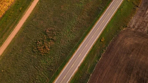 Top-down aerial of a road dividing fields on the Kansas plains Stock-Footage 345531708