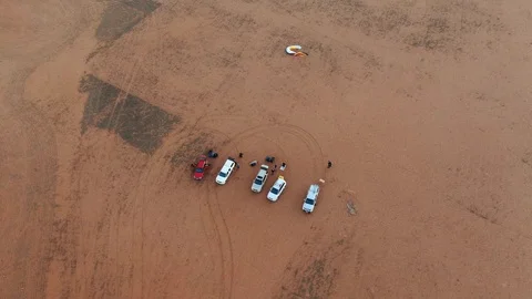 Top down aerial shot of group of parachutist vehicles parked as they Video stock 116565766