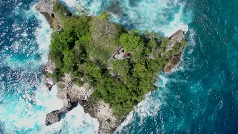 Top-down aerial shot of small isle in Indian ocean, near shore of Nusa Penida Stock Footage 162093116