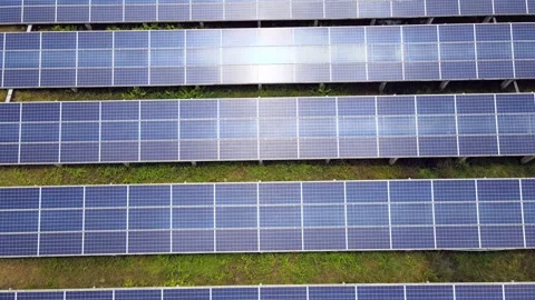 Top Down Aerial Shot of Solar Power System. blue photovoltaic solar panels .. Vídeo Stock 278055547