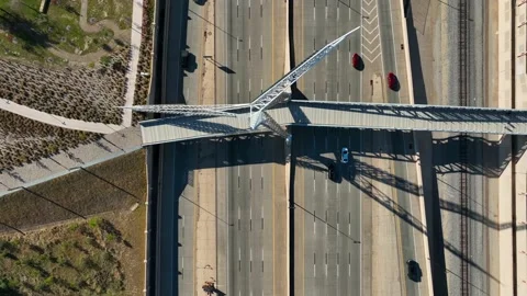 Top down aerial of Skydance Bridge over intersate 35, I-35 in Oklahoma 스톡 동영상 224452597