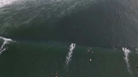 Top Down Aerial of Surfers Waiting in Malibu High Surf Vidéo 344906667