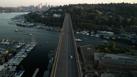 Top-Down Aerial View of Aurora Bridge Over Lake Union, Seattle Видео 348337067