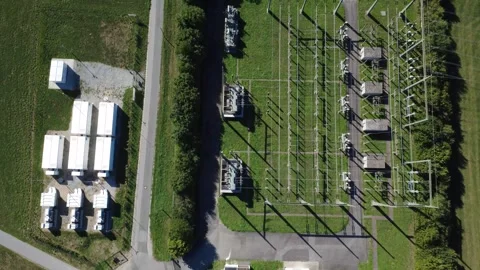 Top-down aerial view of a battery storage system and electrical substation 스톡 동영상 344823548