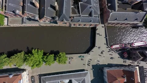 Top-Down Aerial View of Blinde Ezelbrug Bridge and Canal in Bruges, Belgium Video stock 348306385
