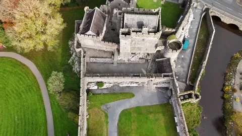 Top Down Aerial View of Cahir Castle Ireland 4K Stock-Footage 333926305