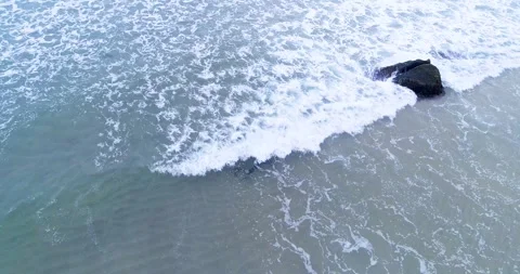 Top Down Aerial View of a Calm Beach The Concept of Tranquility 库存影片 327953283