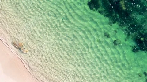 Top Down Aerial View of a Crystal Clear Tropical Beach The Concept of Paradis 库存影片 327814570