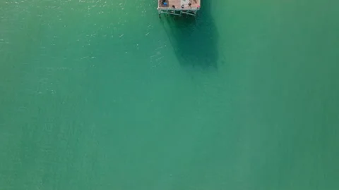 Top down aerial view of Daytona Beach pier, ProRes 422HQ footage Stockbeeldmateriaal 344088001