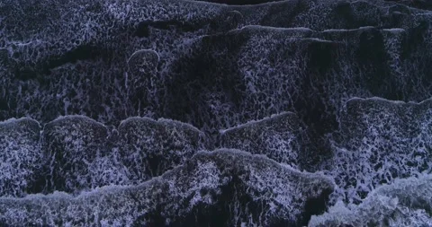 Top-down aerial view of giant ocean waves crashing and foaming. Abstract view Video stock 201058756
