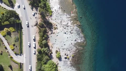 Top-down aerial view of lake shore in Bariloche town 스톡 동영상 172549009