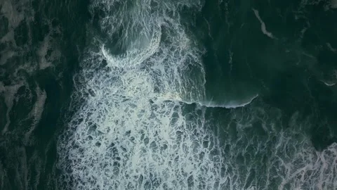 Top down aerial view of ocean waves and white foam texture Vídeos de archivo 326217750