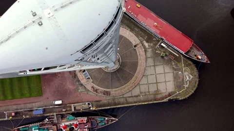 Top Down Aerial View Over Glasgow Science Centre Tower Vídeos de archivo 328788820