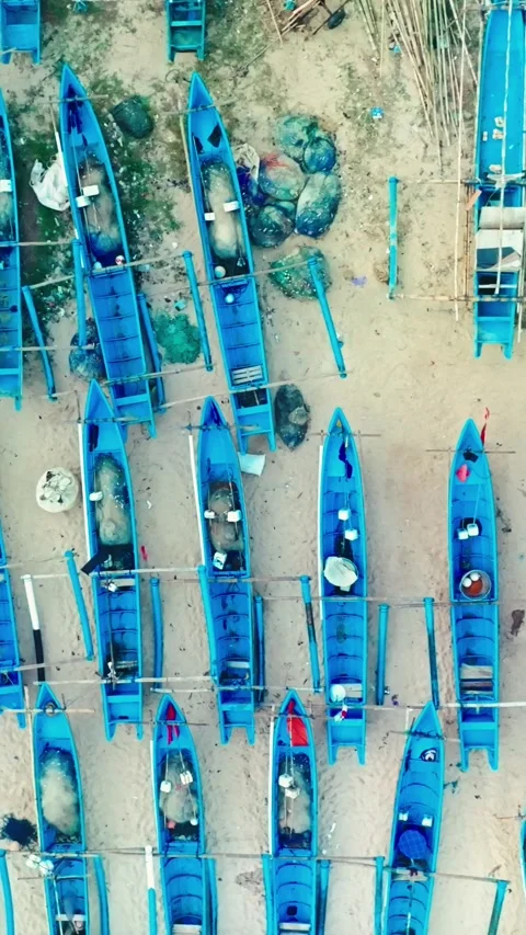Top-down aerial view reveals orderly rows of colorful fishing boats arrange.. Vídeo Stock 341547893