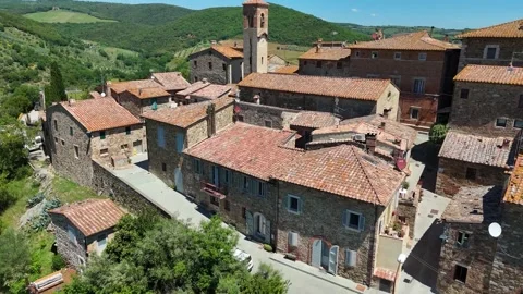 Top Down Aerial View of Terracotta Roofs in Tuscan Medieval Village 库存影片 345196302