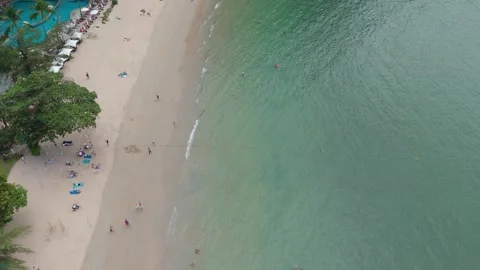 Top Down Aerial View of Tourists on Pai Plong Beach Krabi Vídeos de archivo 337290334