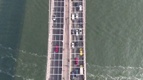 Top-Down Aerial View of Traffic on Brooklyn Bridge Over East River – 4K Drone 스톡 동영상 320844887